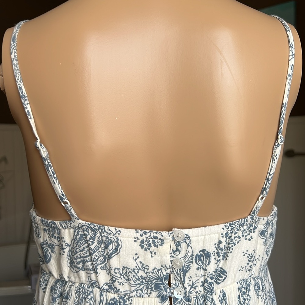 Elegant Blue and White Floral Maxi Dress - Picture 4 of 13